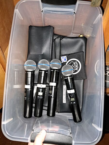 File:CW RoomSetup Microphones.jpg