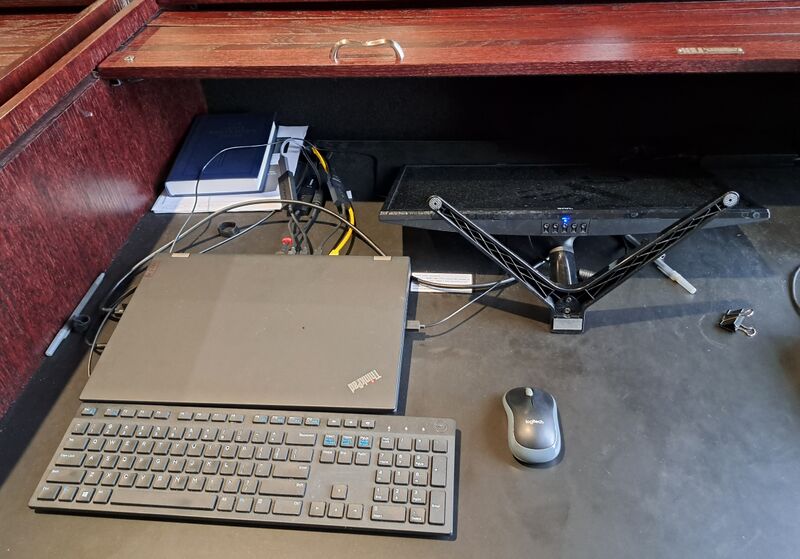 File:CW RoomSetup ProjectionLaptopClosed.jpg